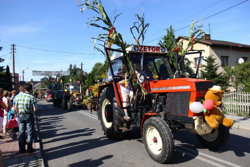 Zdjęcie w galerii na portalu naszwodzislaw.com: W Lubomi prawdziwa dożynkowa rewia wiadomości z regionu