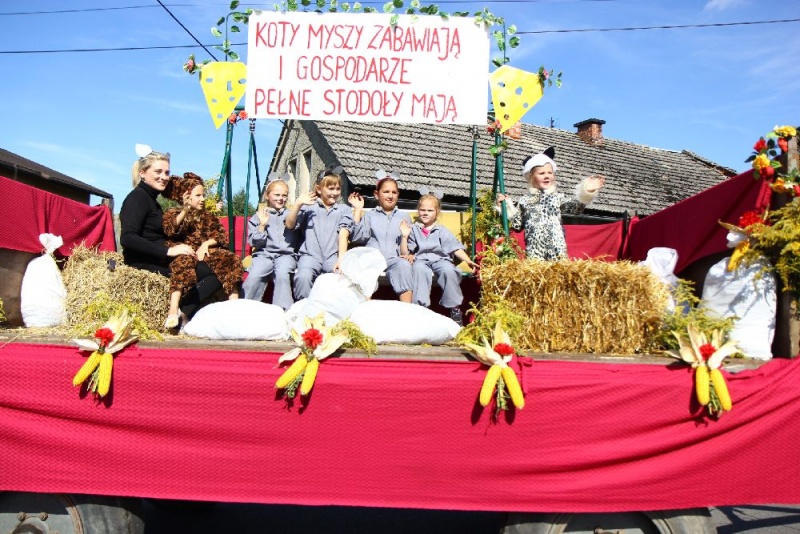 Zdjęcie w galerii na portalu naszwodzislaw.com: W Lubomi prawdziwa dożynkowa rewia wiadomości z regionu