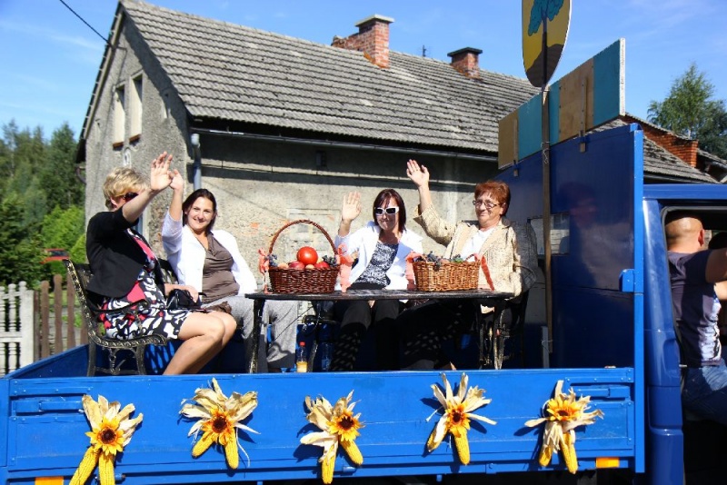 Zdjęcie w galerii na portalu naszwodzislaw.com: W Lubomi prawdziwa dożynkowa rewia wiadomości z regionu