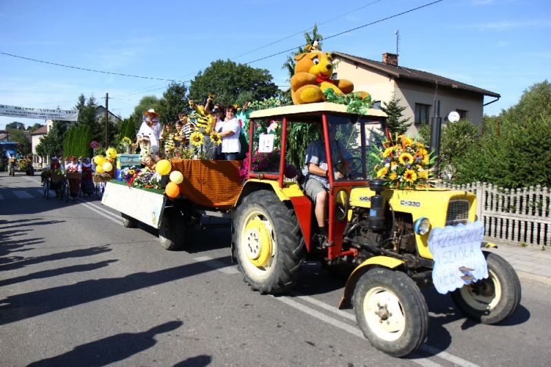 Zdjęcie w galerii na portalu naszwodzislaw.com: W Lubomi prawdziwa dożynkowa rewia wiadomości z regionu