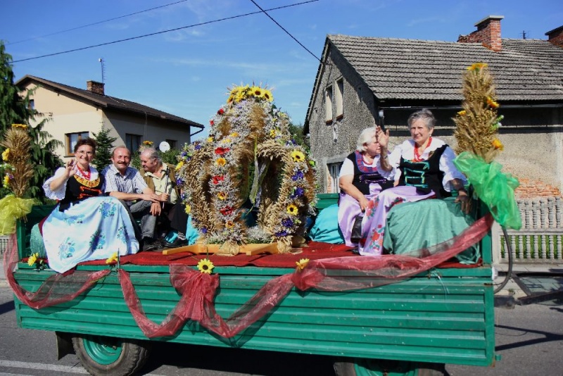 Zdjęcie w galerii na portalu naszwodzislaw.com: W Lubomi prawdziwa dożynkowa rewia wiadomości z regionu