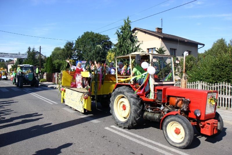 Zdjęcie w galerii na portalu naszwodzislaw.com: W Lubomi prawdziwa dożynkowa rewia wiadomości z regionu