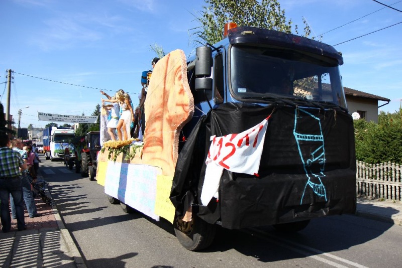 Zdjęcie w galerii na portalu naszwodzislaw.com: W Lubomi prawdziwa dożynkowa rewia wiadomości z regionu