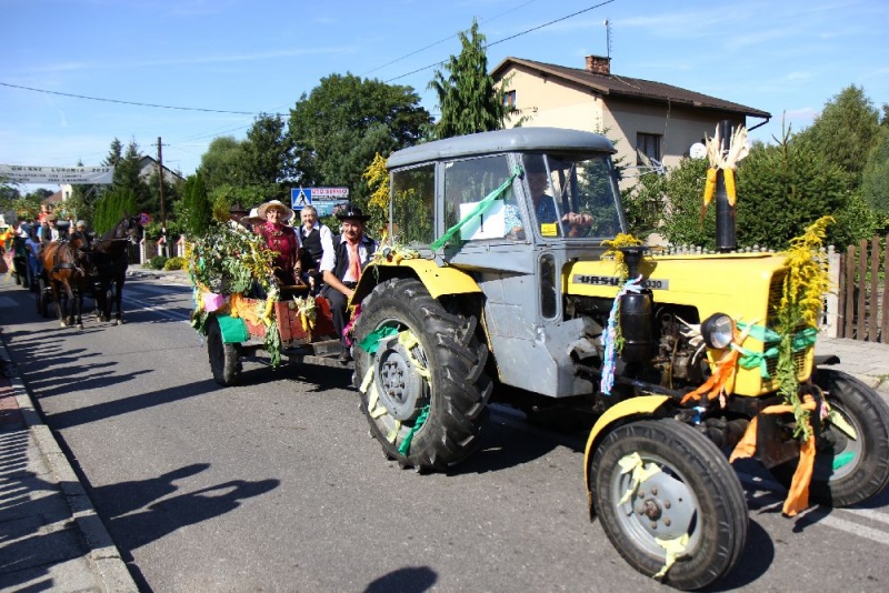 Zdjęcie w galerii na portalu naszwodzislaw.com: W Lubomi prawdziwa dożynkowa rewia wiadomości z regionu