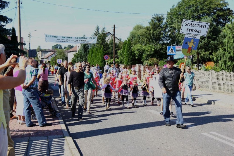 Zdjęcie w galerii na portalu naszwodzislaw.com: W Lubomi prawdziwa dożynkowa rewia wiadomości z regionu