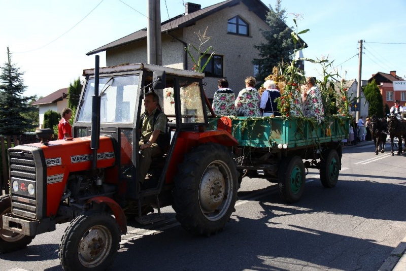 Zdjęcie w galerii na portalu naszwodzislaw.com: W Lubomi prawdziwa dożynkowa rewia wiadomości z regionu