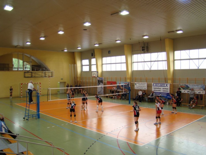Zdjęcie w galerii na portalu naszwodzislaw.com: Towarzyski turniej piłki siatkowej kobiet wiadomości z regionu