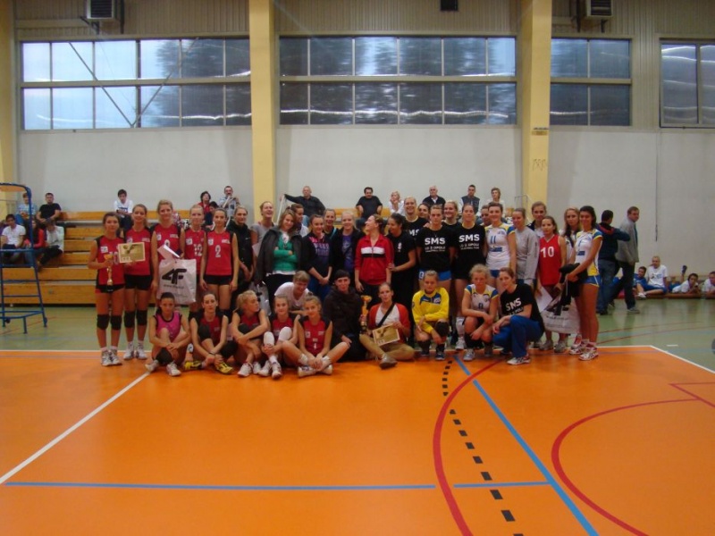 Zdjęcie w galerii na portalu naszwodzislaw.com: Towarzyski turniej piłki siatkowej kobiet wiadomości z regionu