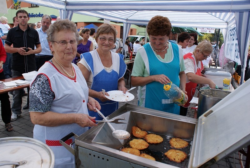 Zdjęcie w galerii na portalu naszwodzislaw.com: Piknik ziemniaczany na inaugurację GOKiR wiadomości z regionu