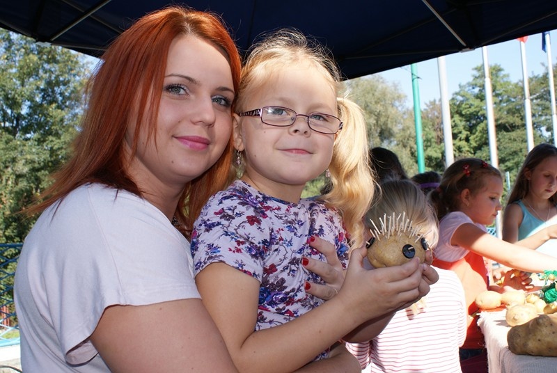 Zdjęcie w galerii na portalu naszwodzislaw.com: Piknik ziemniaczany na inaugurację GOKiR wiadomości z regionu