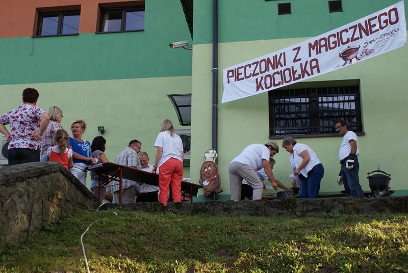 Zdjęcie w galerii na portalu naszwodzislaw.com: Piknik ziemniaczany na inaugurację GOKiR wiadomości z regionu