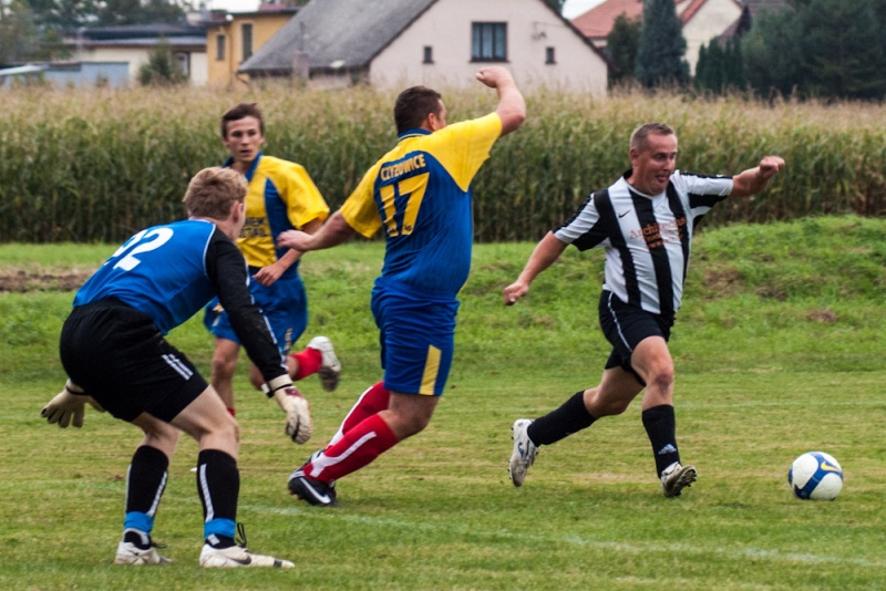 Zdjęcie w galerii na portalu naszwodzislaw.com: Hat-trick Jeziorskiego zapewnił trzy punkty wiadomości z regionu