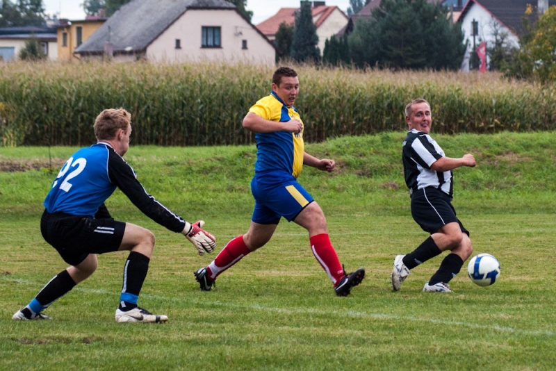 Zdjęcie w galerii na portalu naszwodzislaw.com: Hat-trick Jeziorskiego zapewnił trzy punkty wiadomości z regionu