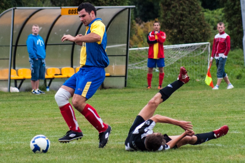 Zdjęcie w galerii na portalu naszwodzislaw.com: Hat-trick Jeziorskiego zapewnił trzy punkty wiadomości z regionu