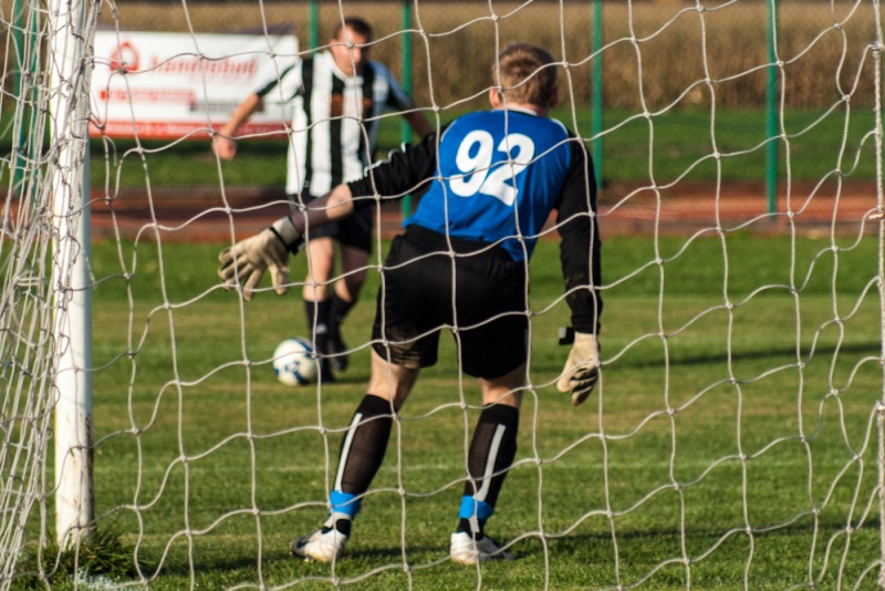 Zdjęcie w galerii na portalu naszwodzislaw.com: Hat-trick Jeziorskiego zapewnił trzy punkty wiadomości z regionu