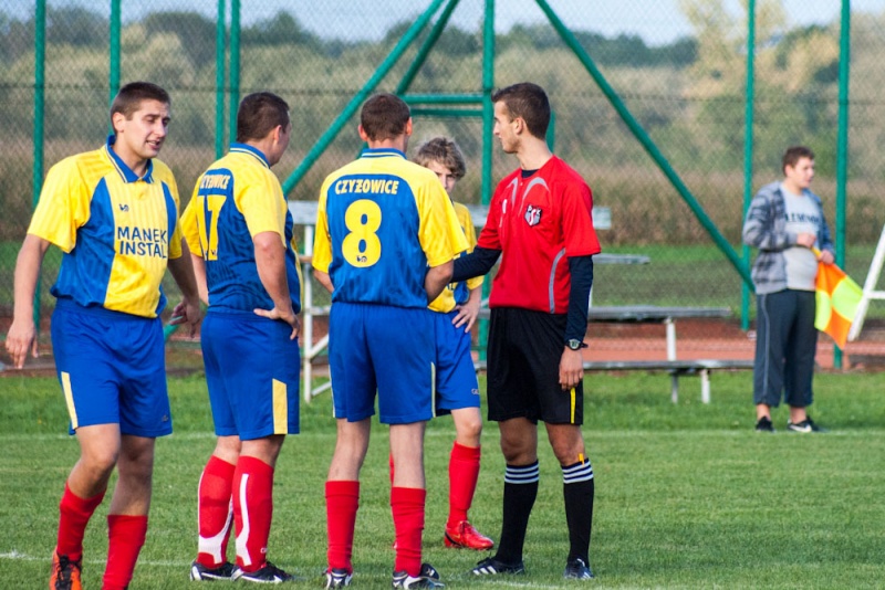 Zdjęcie w galerii na portalu naszwodzislaw.com: Hat-trick Jeziorskiego zapewnił trzy punkty wiadomości z regionu