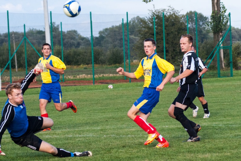 Zdjęcie w galerii na portalu naszwodzislaw.com: Hat-trick Jeziorskiego zapewnił trzy punkty wiadomości z regionu