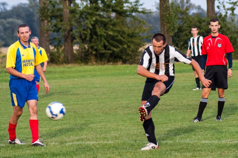 Zdjęcie w galerii na portalu naszwodzislaw.com: Hat-trick Jeziorskiego zapewnił trzy punkty wiadomości z regionu