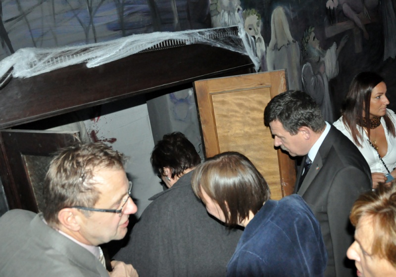 Zdjęcie w galerii na portalu naszwodzislaw.com: W muzeum horroru już straszy wiadomości z regionu