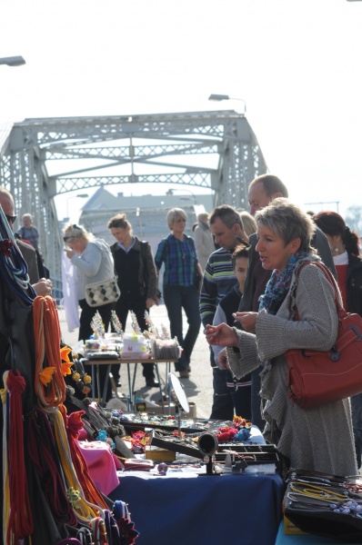 Zdjęcie w galerii na portalu naszwodzislaw.com: Rekordowy jarmark na granicy wiadomości z regionu