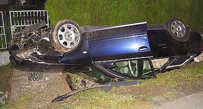 Zdjęcie w galerii na portalu naszwodzislaw.com: Gorzyce: Uciekł z miejsca zdarzenia i dachował wiadomości z regionu