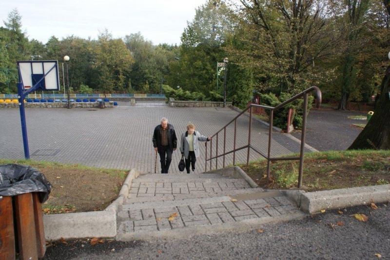 Zdjęcie w galerii na portalu naszwodzislaw.com: Schody przy ośrodku kultury po remoncie wiadomości z regionu