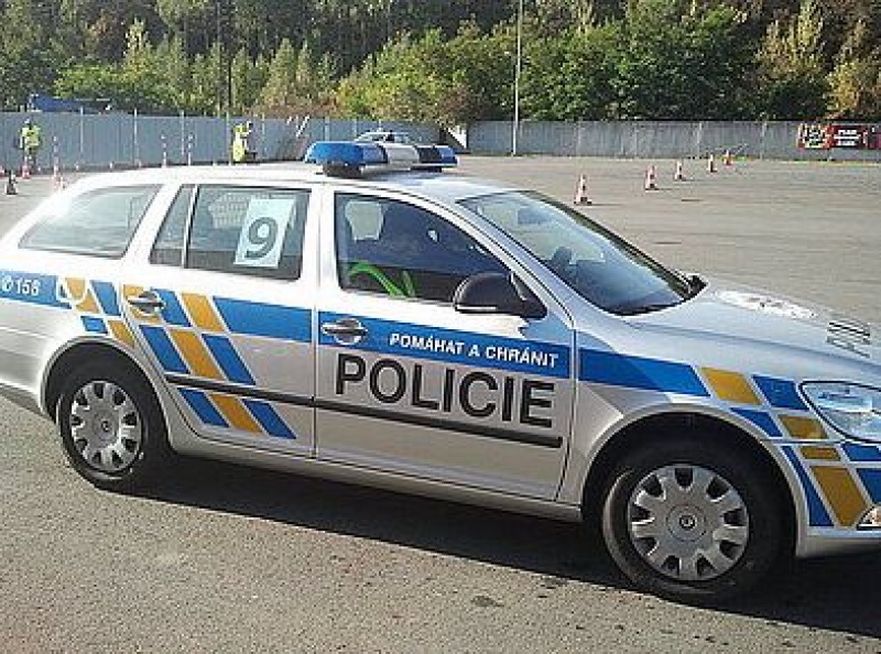 Zdjęcie w galerii na portalu naszwodzislaw.com: Policjanci na kursie bezpiecznej jazdy wiadomości z regionu