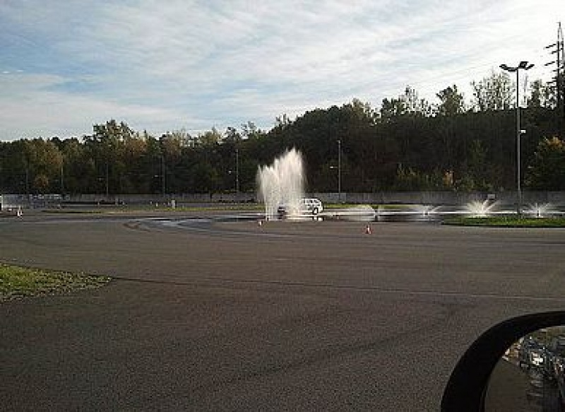 Zdjęcie w galerii na portalu naszwodzislaw.com: Policjanci na kursie bezpiecznej jazdy wiadomości z regionu