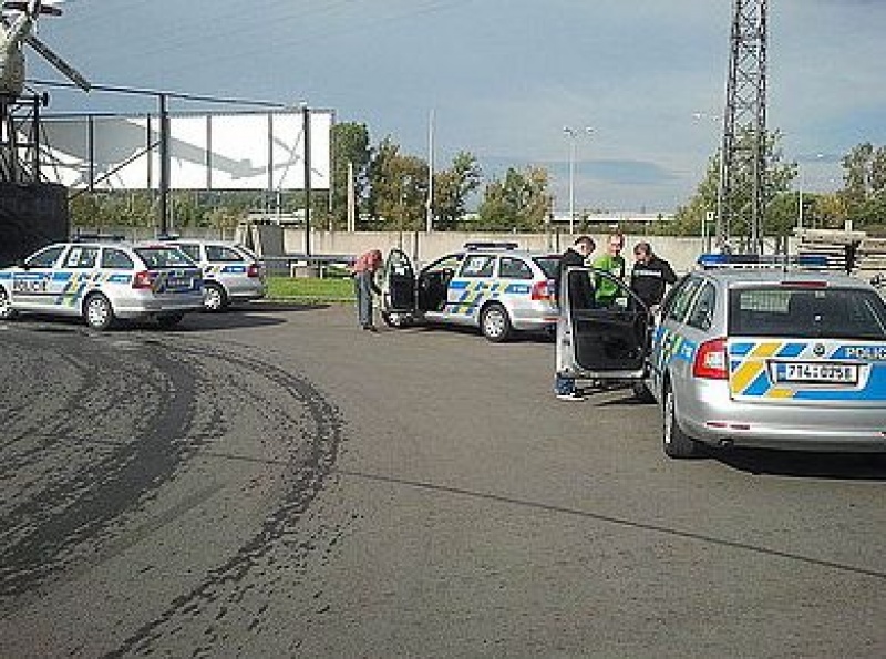 Zdjęcie w galerii na portalu naszwodzislaw.com: Policjanci na kursie bezpiecznej jazdy wiadomości z regionu