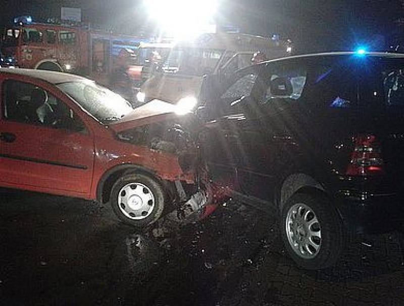 Zdjęcie w galerii na portalu naszwodzislaw.com: Uniknął potrącenia a spowodował kolizję wiadomości z regionu