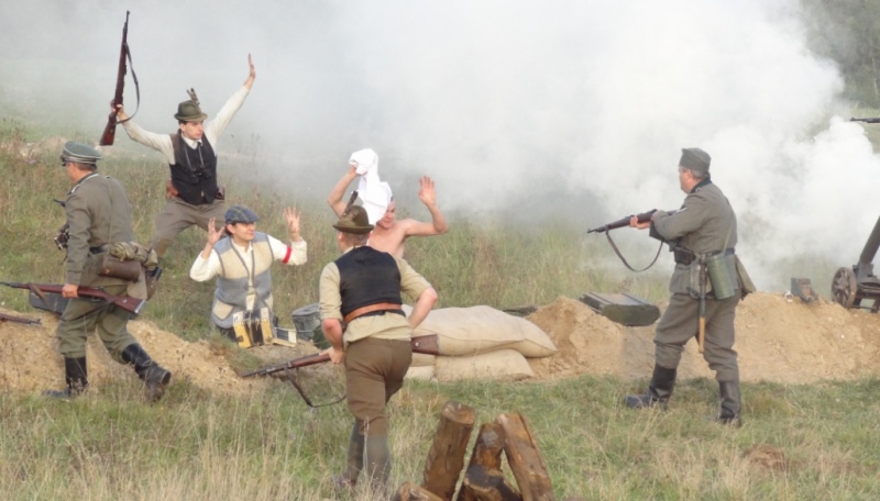 Zdjęcie w galerii na portalu naszwodzislaw.com: Wehrmacht zaatakował przy grobie bordynowskiej pani wiadomości z regionu