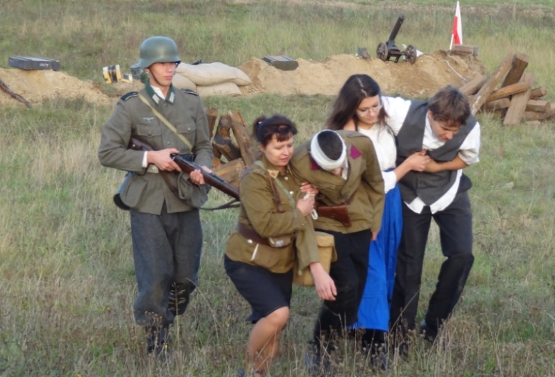 Zdjęcie w galerii na portalu naszwodzislaw.com: Wehrmacht zaatakował przy grobie bordynowskiej pani wiadomości z regionu