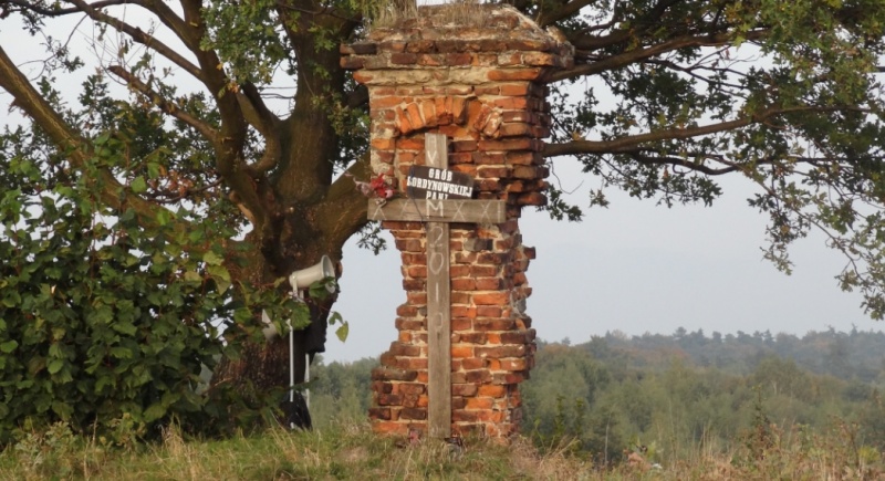 Zdjęcie w galerii na portalu naszwodzislaw.com: Wehrmacht zaatakował przy grobie bordynowskiej pani wiadomości z regionu