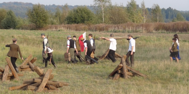 Zdjęcie w galerii na portalu naszwodzislaw.com: Wehrmacht zaatakował przy grobie bordynowskiej pani wiadomości z regionu