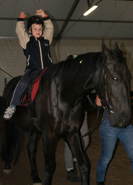 Zdjęcie w galerii na portalu naszwodzislaw.com: Dzięki hipoterapii poznają lepszy świat wiadomości z regionu
