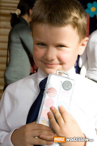 Zdjęcie w galerii na portalu naszwodzislaw.com: Pasowanie na pierwszoklasistę w SP nr 10 w Wodzisławiu Śl. wiadomości z regionu