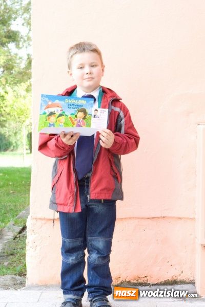 Zdjęcie w galerii na portalu naszwodzislaw.com: Pasowanie na pierwszoklasistę w SP nr 10 w Wodzisławiu Śl. wiadomości z regionu