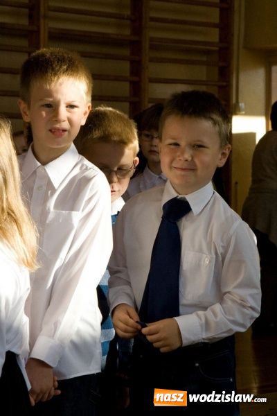 Zdjęcie w galerii na portalu naszwodzislaw.com: Pasowanie na pierwszoklasistę w SP nr 10 w Wodzisławiu Śl. wiadomości z regionu