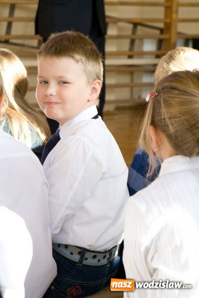 Zdjęcie w galerii na portalu naszwodzislaw.com: Pasowanie na pierwszoklasistę w SP nr 10 w Wodzisławiu Śl. wiadomości z regionu