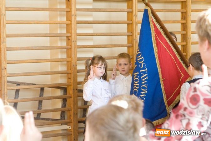 Zdjęcie w galerii na portalu naszwodzislaw.com: Pasowanie na pierwszoklasistę w SP nr 10 w Wodzisławiu Śl. wiadomości z regionu