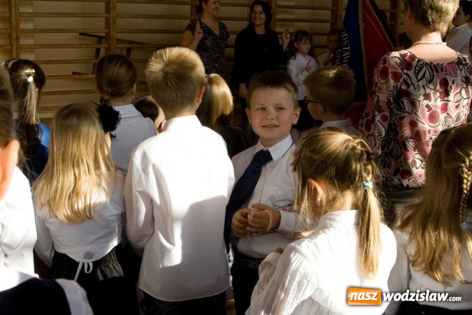 Zdjęcie w galerii na portalu naszwodzislaw.com: Pasowanie na pierwszoklasistę w SP nr 10 w Wodzisławiu Śl. wiadomości z regionu