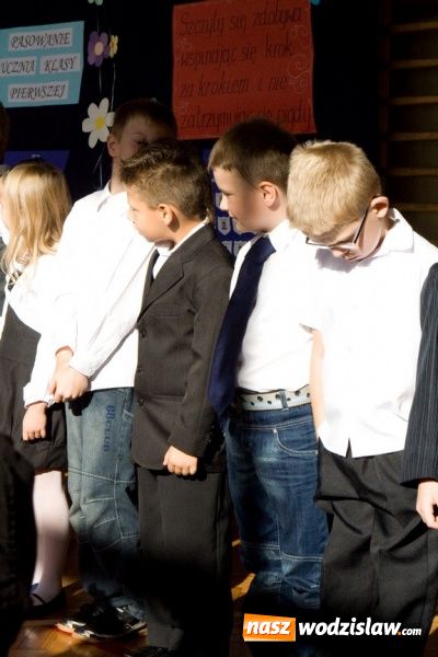Zdjęcie w galerii na portalu naszwodzislaw.com: Pasowanie na pierwszoklasistę w SP nr 10 w Wodzisławiu Śl. wiadomości z regionu