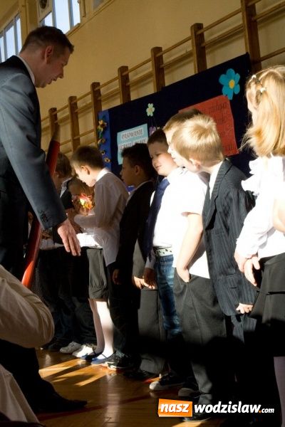 Zdjęcie w galerii na portalu naszwodzislaw.com: Pasowanie na pierwszoklasistę w SP nr 10 w Wodzisławiu Śl. wiadomości z regionu