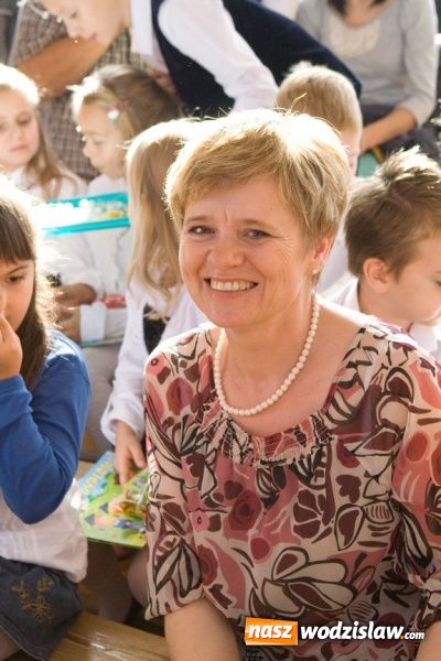 Zdjęcie w galerii na portalu naszwodzislaw.com: Pasowanie na pierwszoklasistę w SP nr 10 w Wodzisławiu Śl. wiadomości z regionu