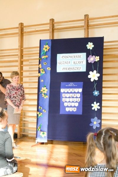 Zdjęcie w galerii na portalu naszwodzislaw.com: Pasowanie na pierwszoklasistę w SP nr 10 w Wodzisławiu Śl. wiadomości z regionu