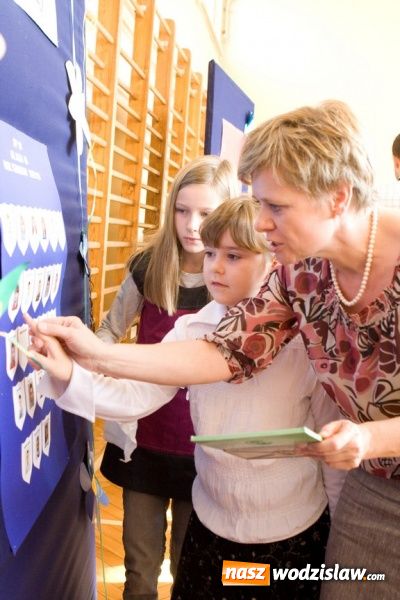 Zdjęcie w galerii na portalu naszwodzislaw.com: Pasowanie na pierwszoklasistę w SP nr 10 w Wodzisławiu Śl. wiadomości z regionu