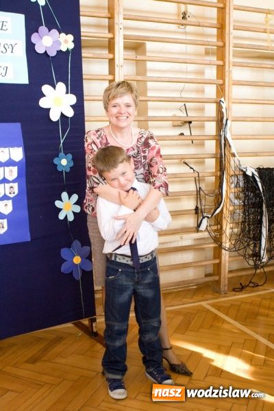 Zdjęcie w galerii na portalu naszwodzislaw.com: Pasowanie na pierwszoklasistę w SP nr 10 w Wodzisławiu Śl. wiadomości z regionu