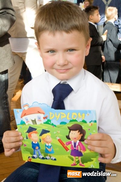 Zdjęcie w galerii na portalu naszwodzislaw.com: Pasowanie na pierwszoklasistę w SP nr 10 w Wodzisławiu Śl. wiadomości z regionu
