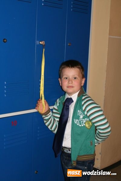 Zdjęcie w galerii na portalu naszwodzislaw.com: Pasowanie na pierwszoklasistę w SP nr 10 w Wodzisławiu Śl. wiadomości z regionu