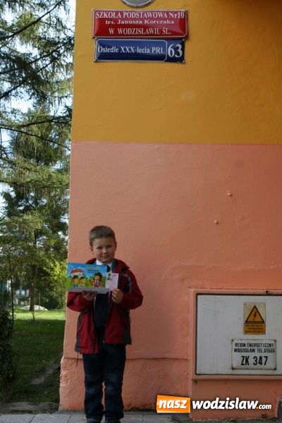 Zdjęcie w galerii na portalu naszwodzislaw.com: Pasowanie na pierwszoklasistę w SP nr 10 w Wodzisławiu Śl. wiadomości z regionu